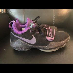 Paul George youth basketball shoes size 5
